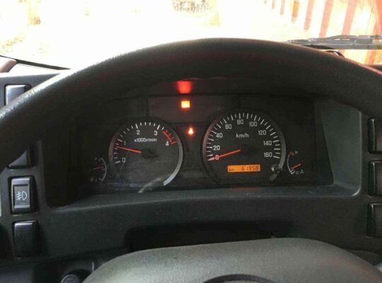 2019 Isuzu 6 wheeler closed van Registered 2 New front tires Ready to use