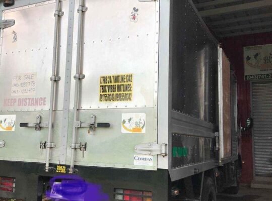 2019 Isuzu 6 wheeler closed van Registered 2 New front tires Ready to use