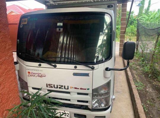 2019 Isuzu 6 wheeler closed van Registered 2 New front tires Ready to use