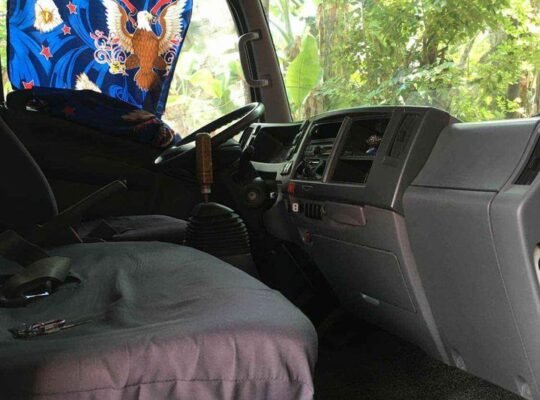 2019 Isuzu 6 wheeler closed van Registered 2 New front tires Ready to use