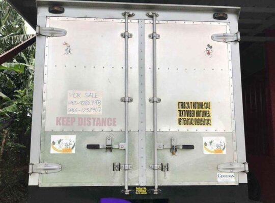 2019 Isuzu 6 wheeler closed van Registered 2 New front tires Ready to use