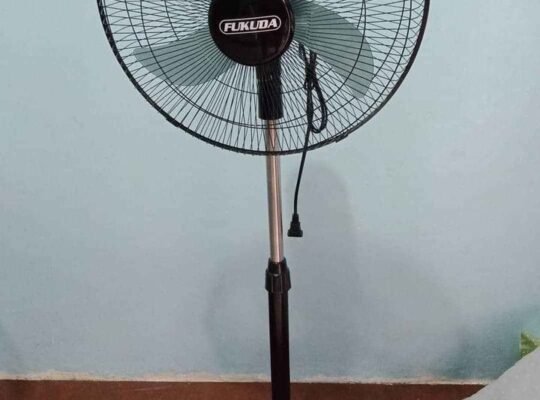 FOR SALE! FUKUDA 16″ PLASTIC STAND FAN!