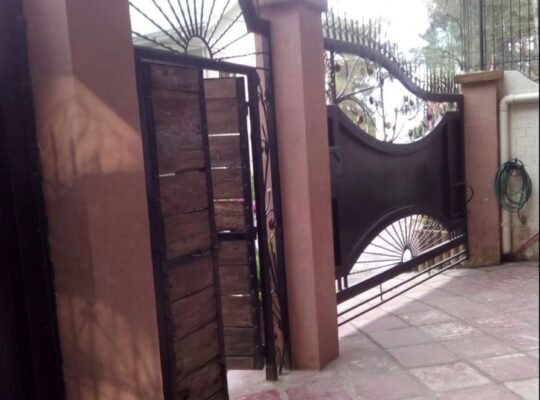 Condo 4 Beds 3 Baths House