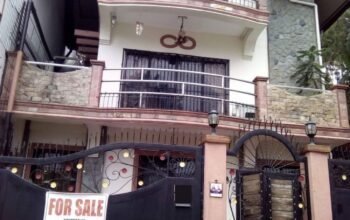 Condo 4 Beds 3 Baths House