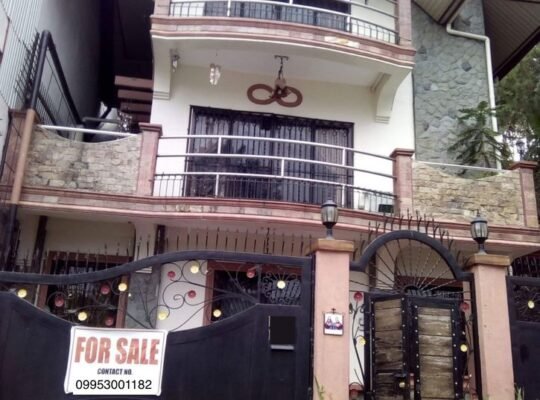 Condo 4 Beds 3 Baths House