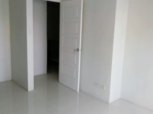 3 Beds 2 Baths Townhouse