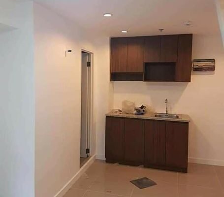 Rent to Own 2-3BR bedroom condo with Lanai and Parking LIPAT KAAGAD