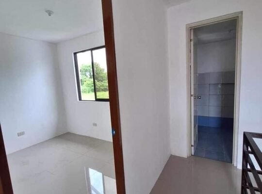 Complete Turnover na bahay near hiway