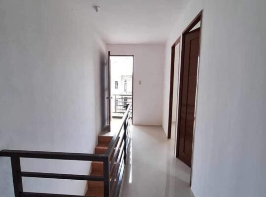 Complete Turnover na bahay near hiway