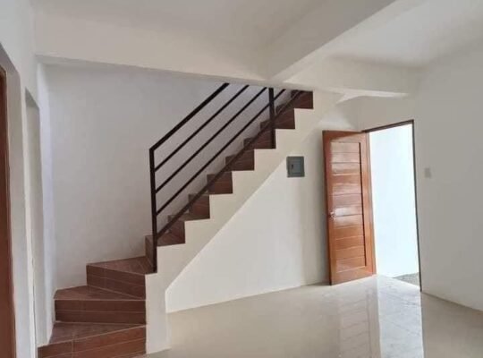 Complete Turnover na bahay near hiway