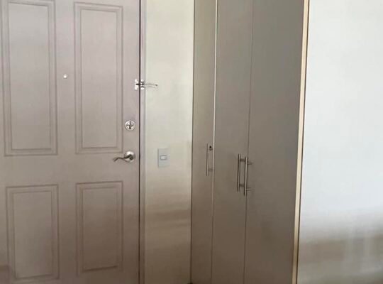 The columns for rent with parking