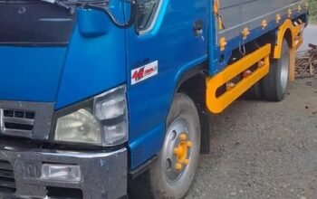 Elf sobida 4hf1 engine NPR wide 14ft for sale Model 2006