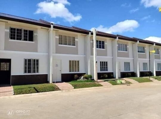 3,500 monthly sa Burbank Village