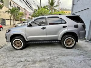2015 Toyota fortuner 2.7 g gas loaded automatic
