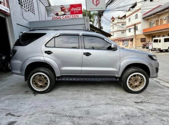 2015 Toyota fortuner 2.7 g gas loaded automatic