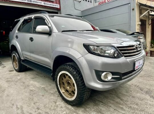 2015 Toyota fortuner 2.7 g gas loaded automatic