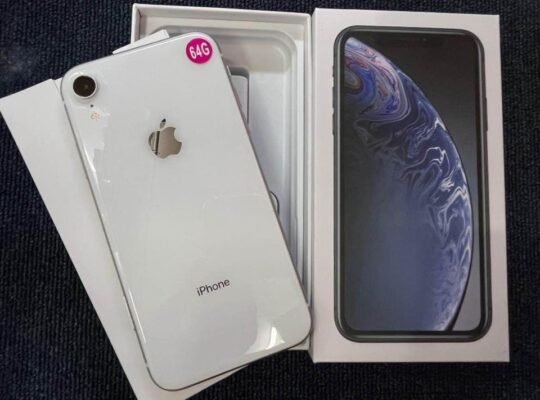 Iphone 4s to Iphone 11 available🍎 Good as brandnew Complete package