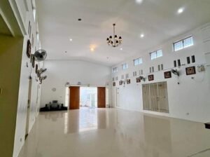 FOR SALE BIG LOT & 2 STOREY BLDG FACILITY TAGAYTAY AMADEO RD