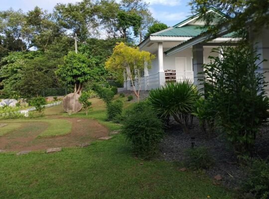 FOR SALE HOUSE & LOT, RESTHOUSE, 3000SQM 25M TAGAYTAY CITY