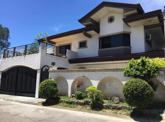 FOR SALE HOUSE & LOT WITH POOL ITALI 500 BF RESORT VILLAGE LAS PIÑAS CIRY