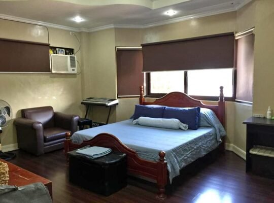 FOR SALE HOUSE & LOT WITH POOL ITALI 500 BF RESORT VILLAGE LAS PIÑAS CIRY