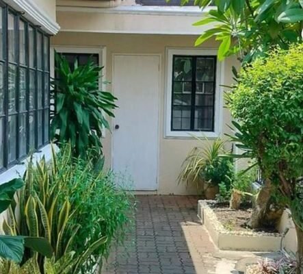 FOR SALE 3BR BUNGALOW HOUSE BF RESORT VILLAGE NEAR SETON 9.950M TITLE LAS piñas city