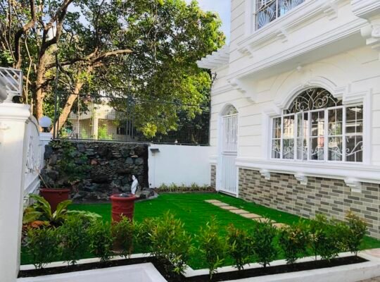 FOR SALE NEWLY RENOVATED HOUSE ITALIAN DESIGN INSIDE BF RESORT VILLAGE LAS PIÑAS CITY