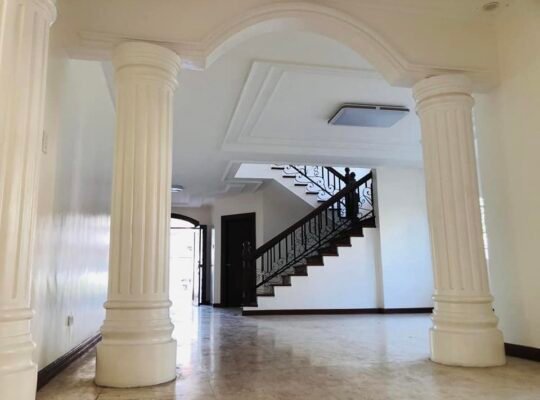 FOR SALE NEWLY RENOVATED HOUSE ITALIAN DESIGN INSIDE BF RESORT VILLAGE LAS PIÑAS CITY