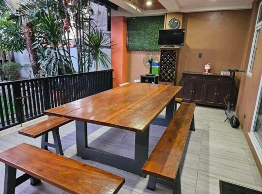 FOR SALE 3 STOREY HOUSE 307SMQ 6CARPORT ROOF DECK HUGE GARDEN AREA BF HOMES PQUE 42M