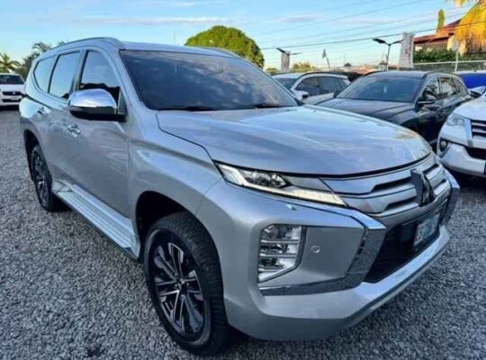 2021 Mitsubishi montero