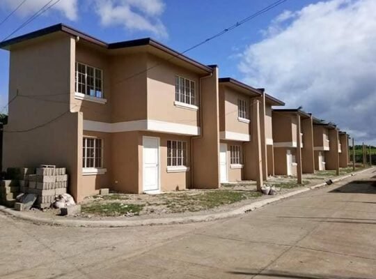 House and lot na Mababa ang Monthly DP