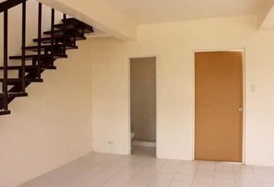 Bahay na may Malaking lote Pero mura