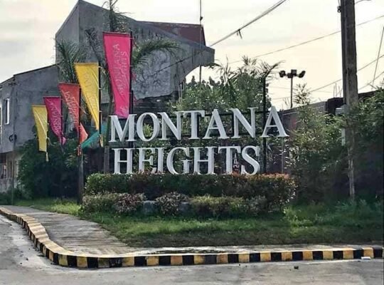 Bahay na along Hiway