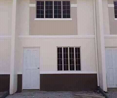 Bahay at lupa na para sayo!